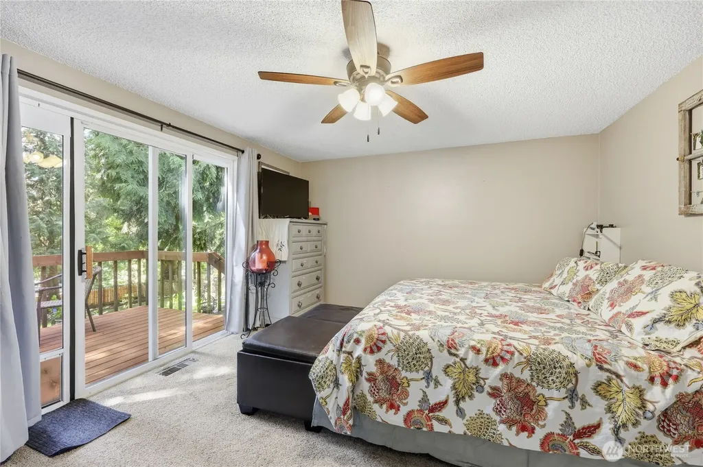 8210 University Point Circle NE Bremerton WA 98311