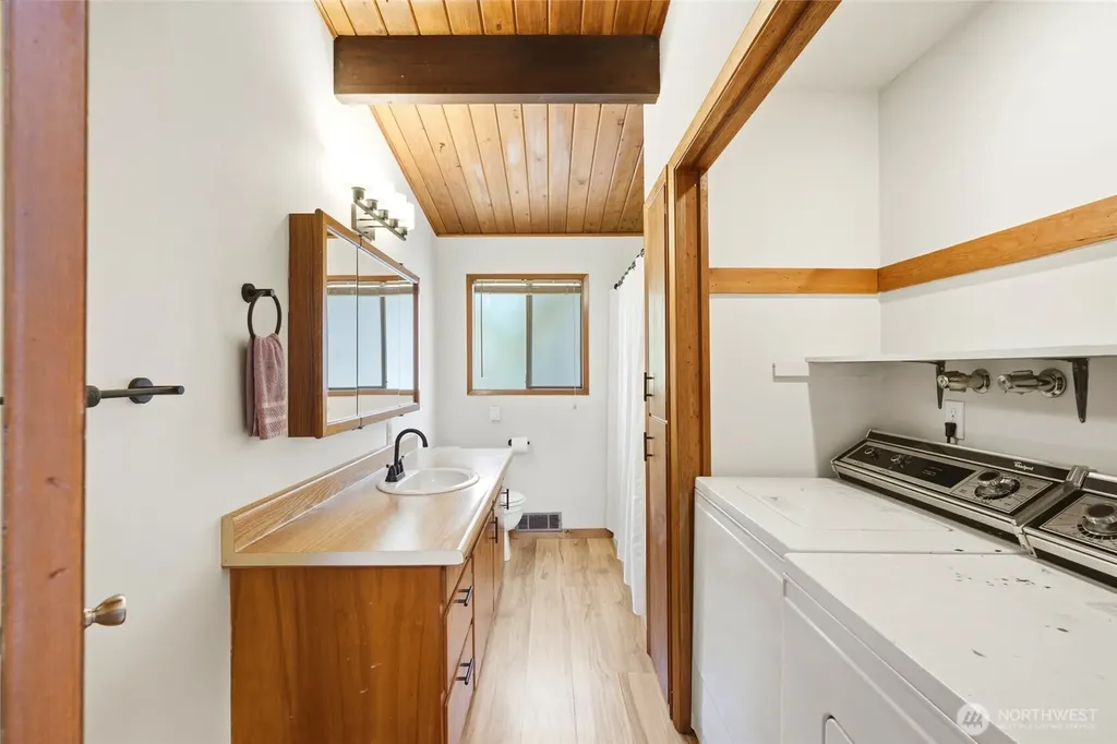 1838 Edgewood Drive Camano Island WA 98282