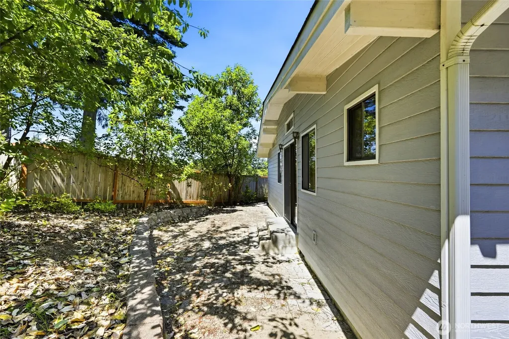 1838 Edgewood Drive Camano Island WA 98282