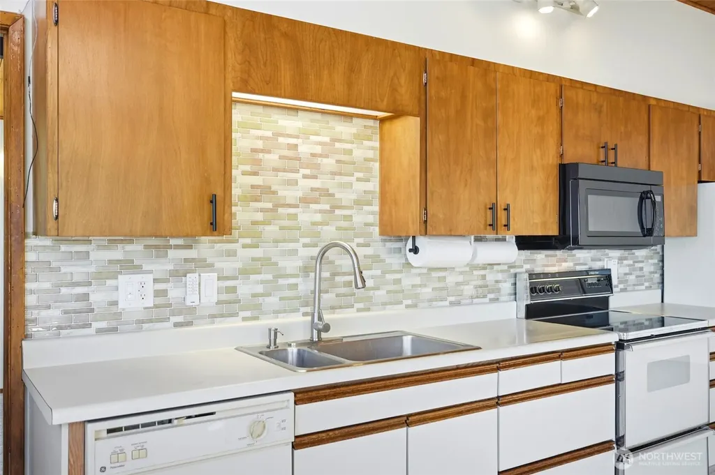 1838 Edgewood Drive Camano Island WA 98282