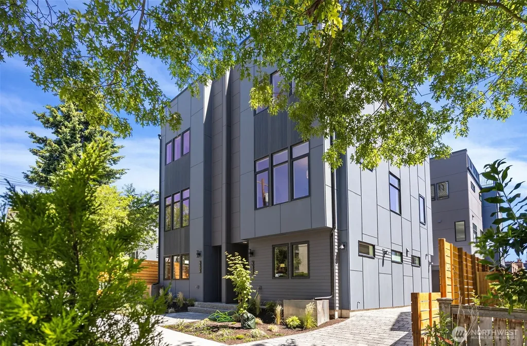 4432 Dayton Avenue N Seattle WA 98103