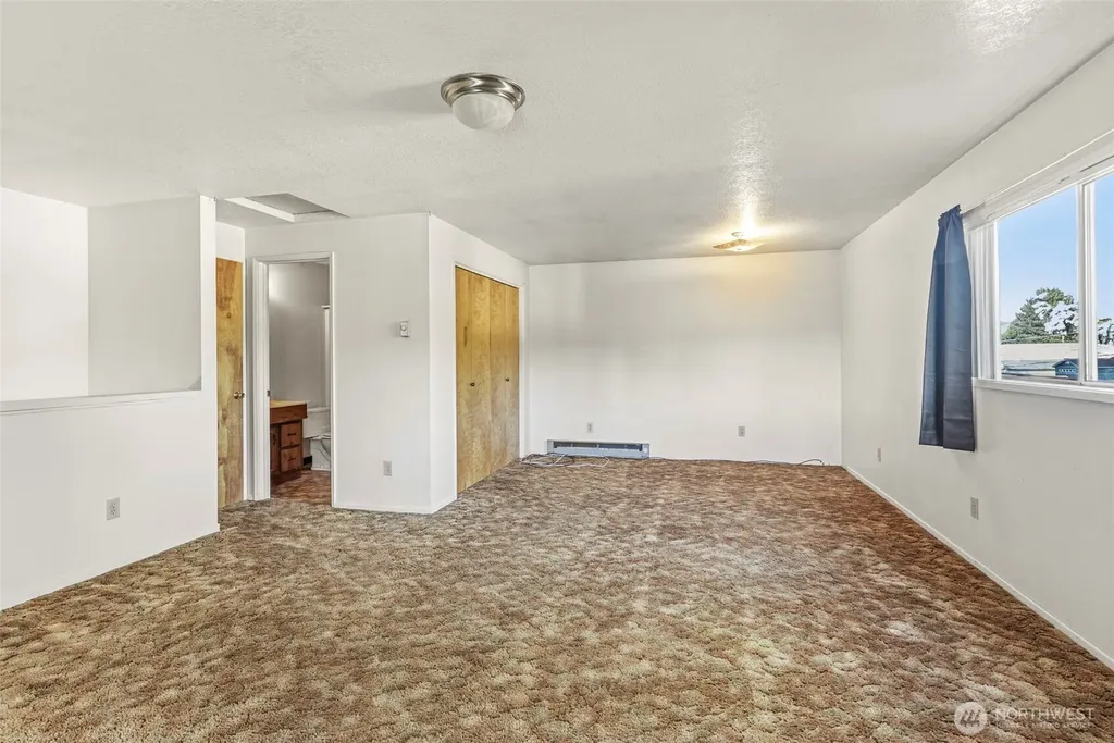 244 19th Avenue Longview WA 98632
