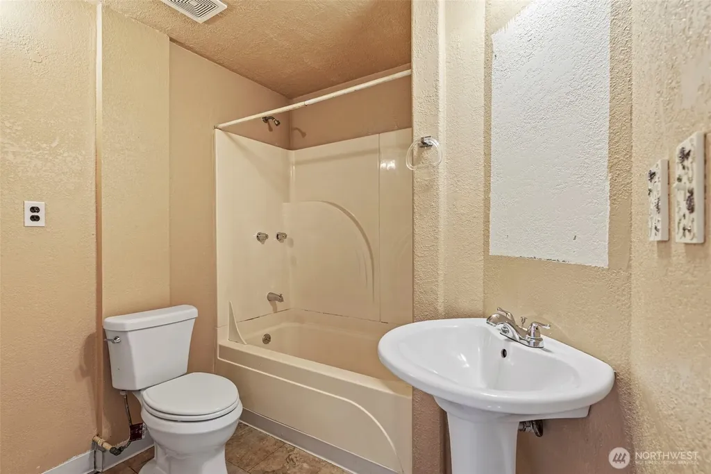 244 19th Avenue Longview WA 98632