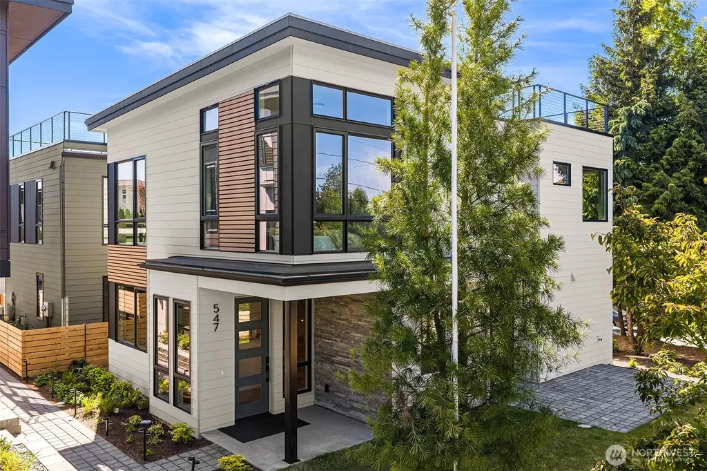 547 16th Avenue W Kirkland WA 98033