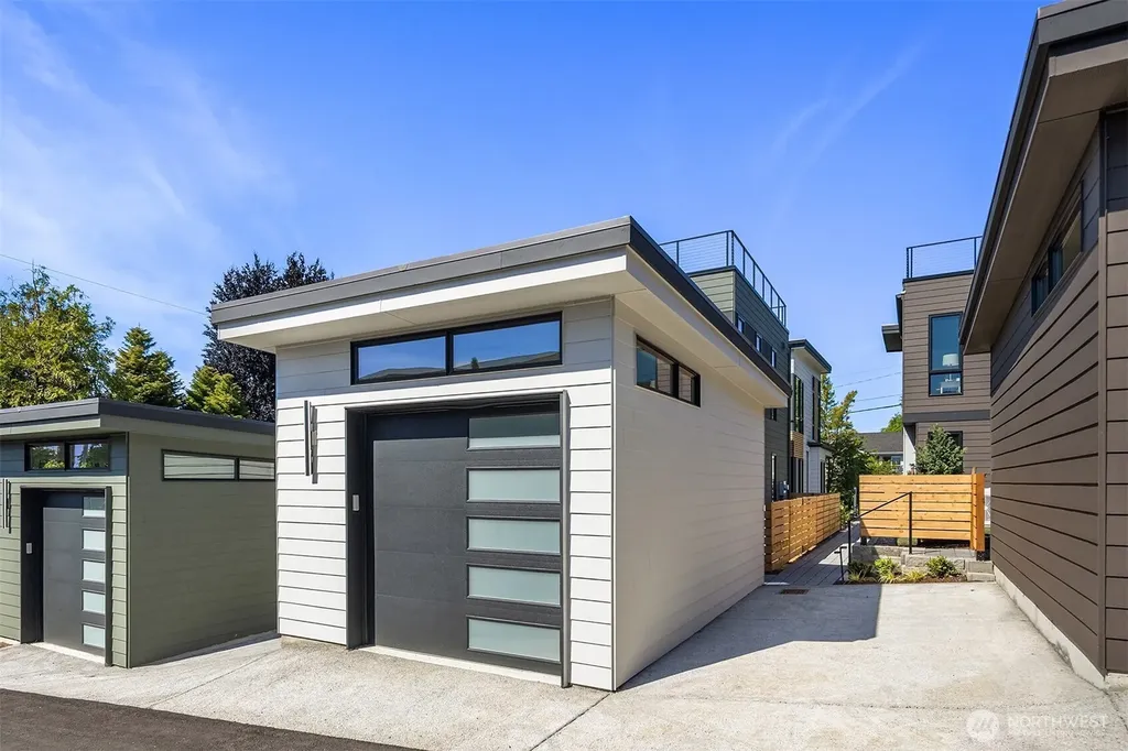547 16th Avenue W Kirkland WA 98033