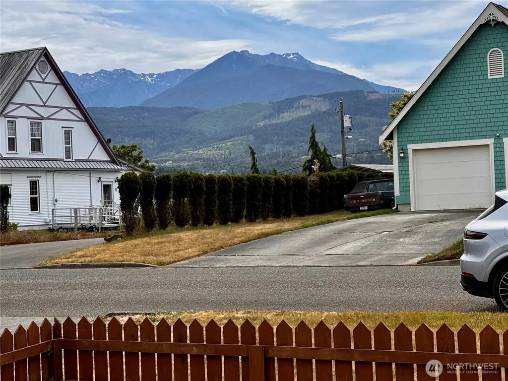 1039 W Sixth Street Port Angeles WA 98363