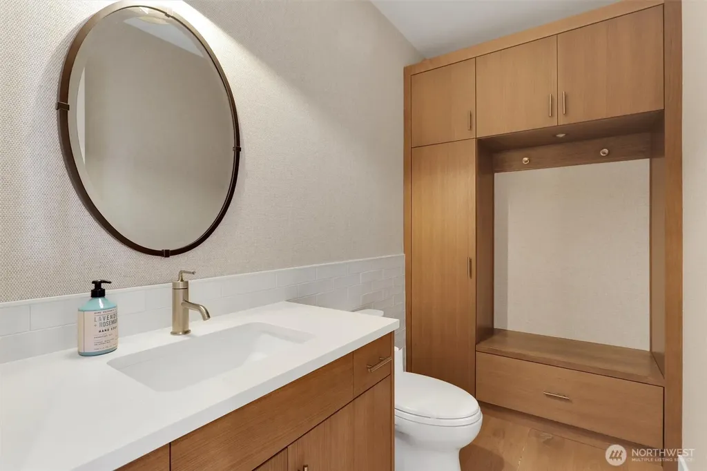 6922 96th Avenue SE Mercer Island WA 98040