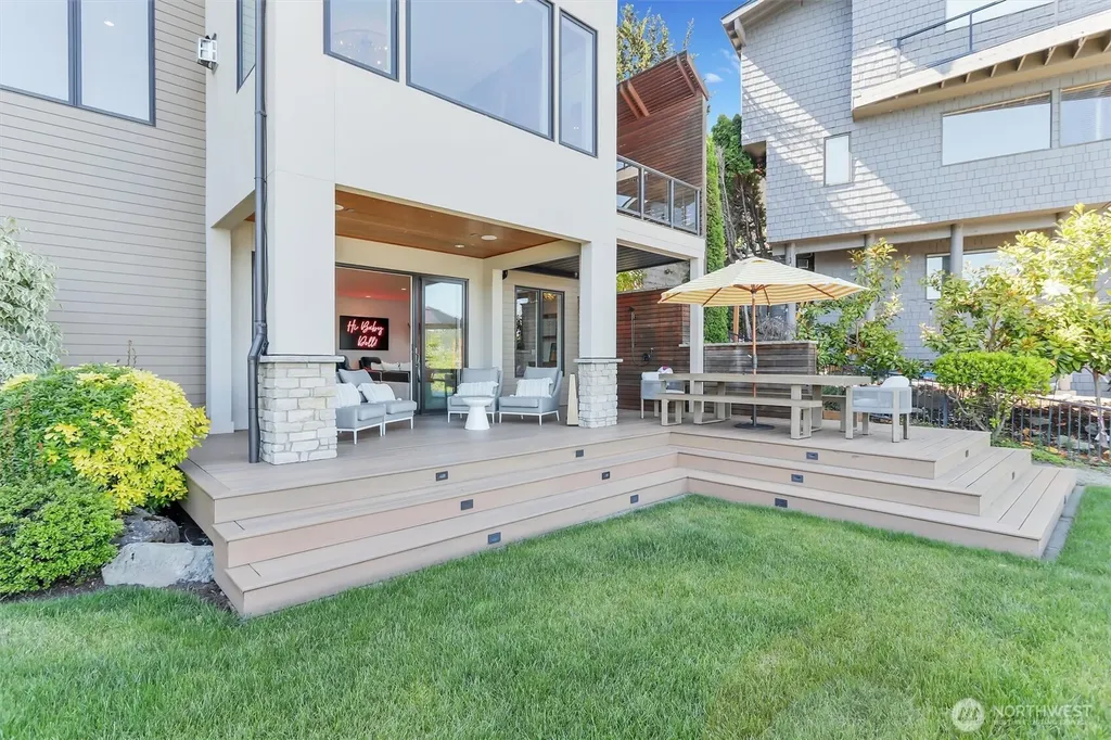 6922 96th Avenue SE Mercer Island WA 98040