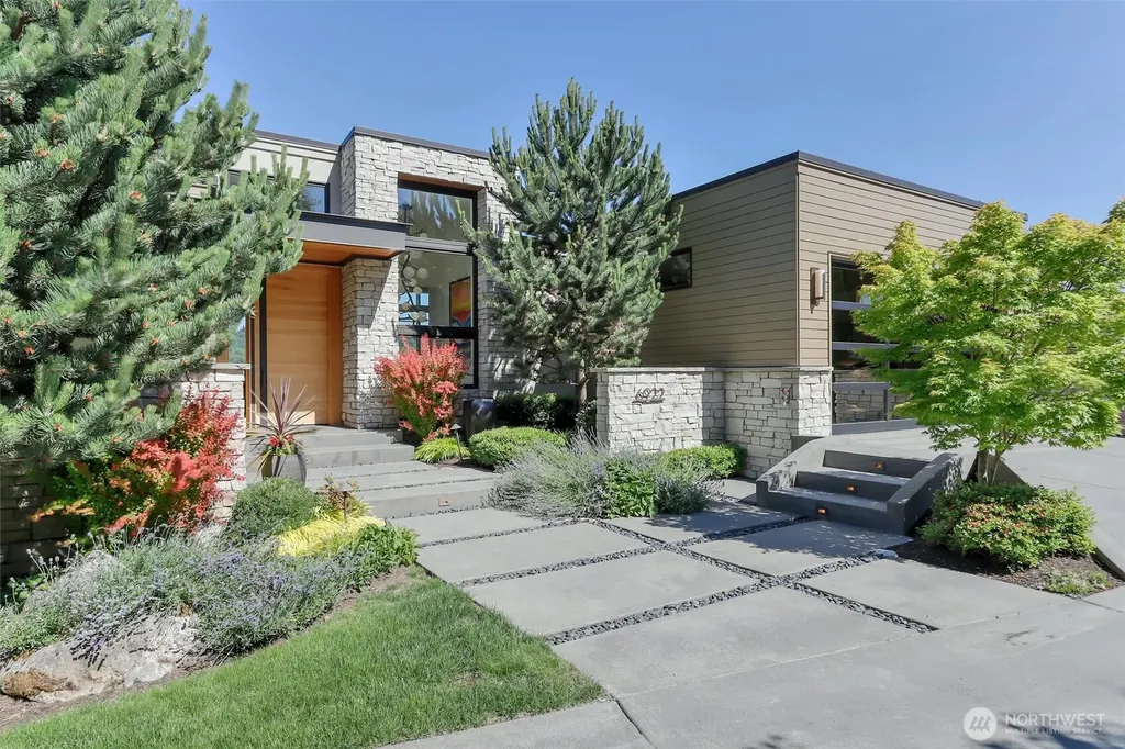 6922 96th Avenue SE Mercer Island WA 98040
