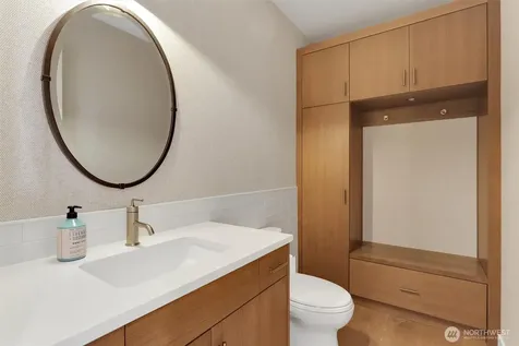 6922 96th Avenue SE Mercer Island WA 98040