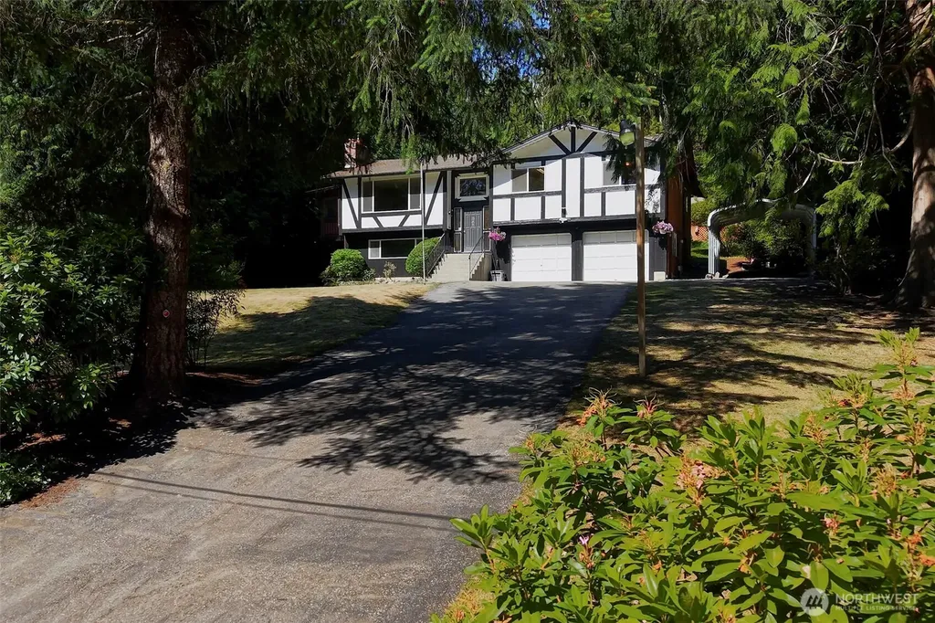 14203 Thomas Drive NW Silverdale WA 98383