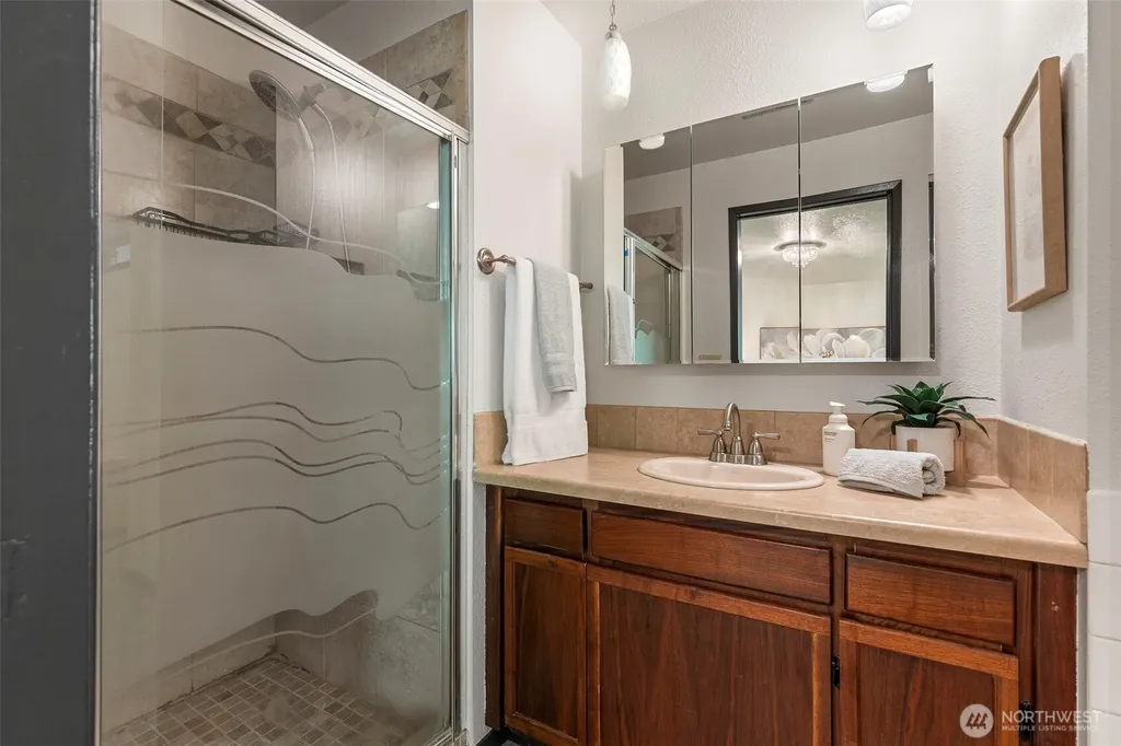 14203 Thomas Drive NW Silverdale WA 98383
