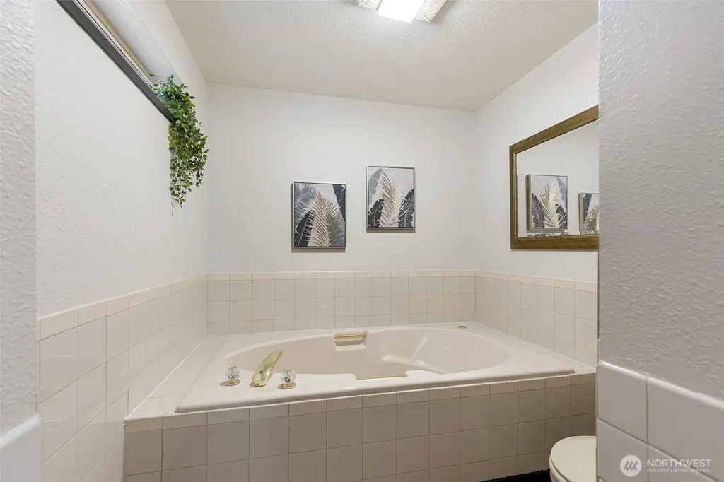 14203 Thomas Drive NW Silverdale WA 98383