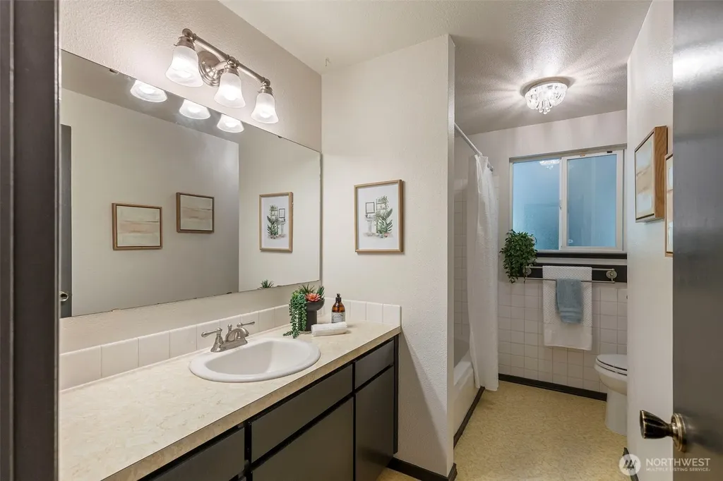 14203 Thomas Drive NW Silverdale WA 98383