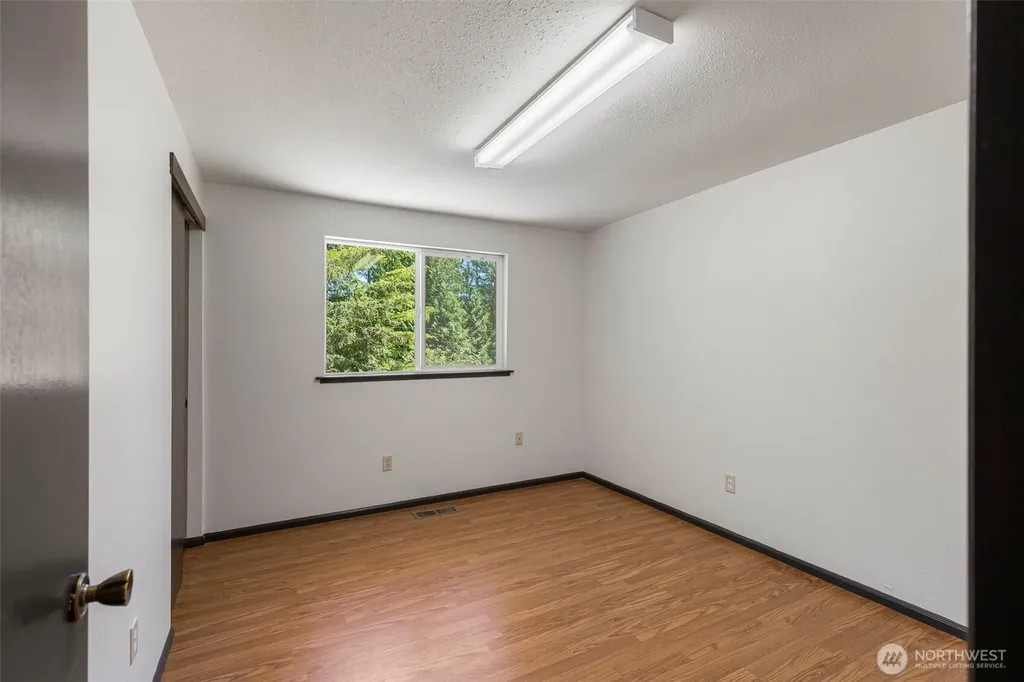 14203 Thomas Drive NW Silverdale WA 98383