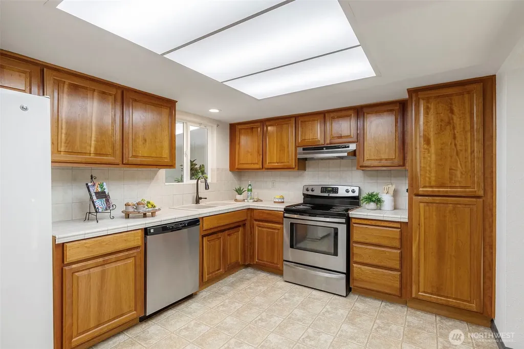 14203 Thomas Drive NW Silverdale WA 98383