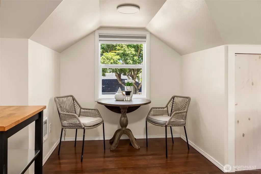 251 Meadow Avenue N Renton WA 98057