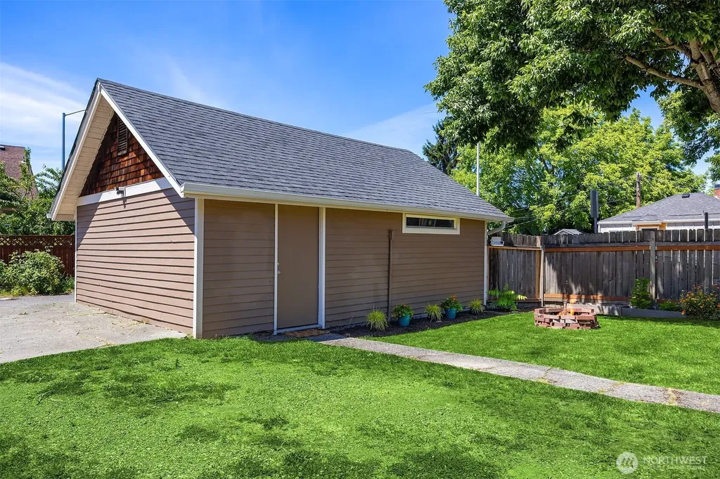 251 Meadow Avenue N Renton WA 98057