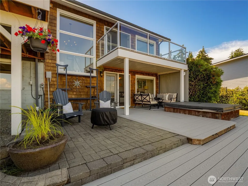 969 12th Avenue Fox Island WA 98333