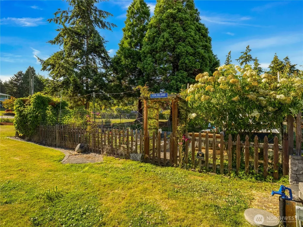 969 12th Avenue Fox Island WA 98333