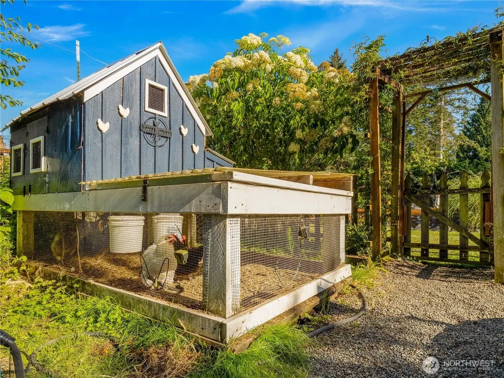 969 12th Avenue Fox Island WA 98333