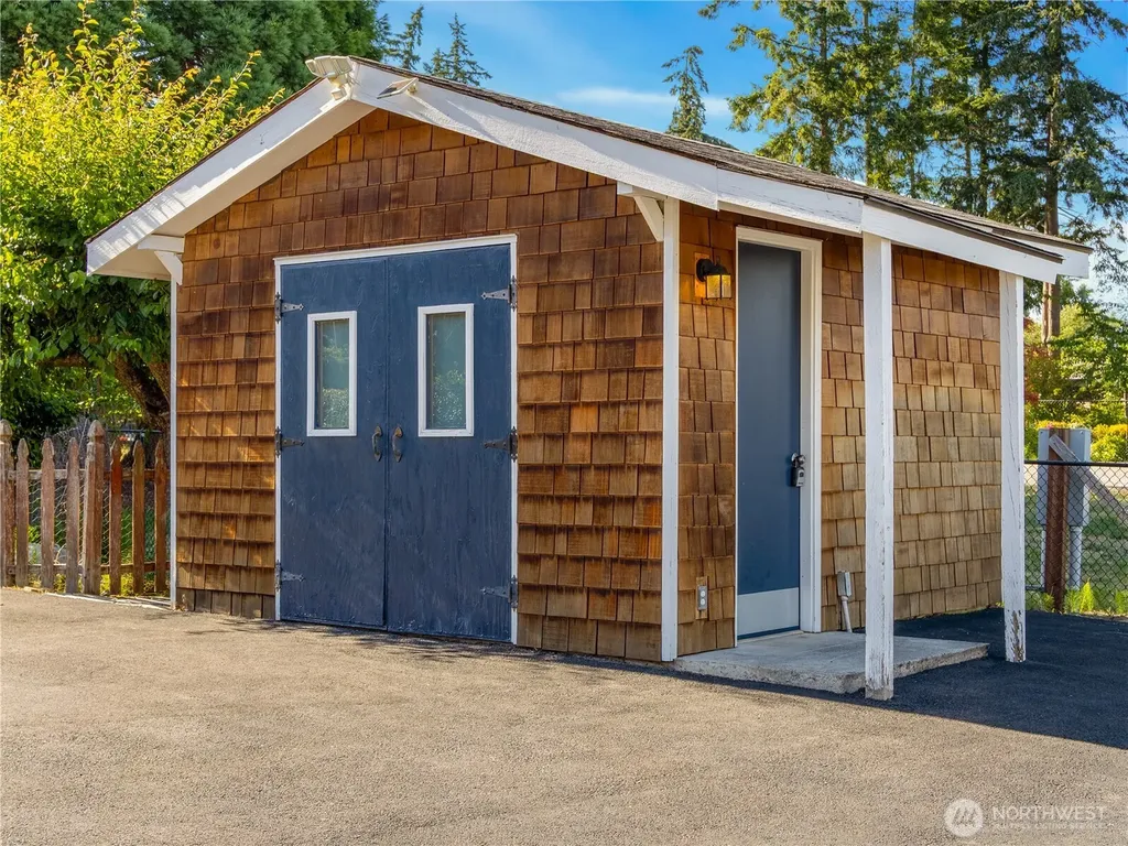 969 12th Avenue Fox Island WA 98333