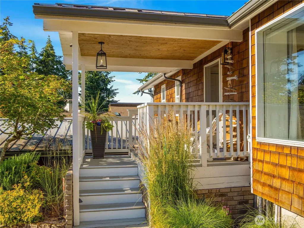 969 12th Avenue Fox Island WA 98333