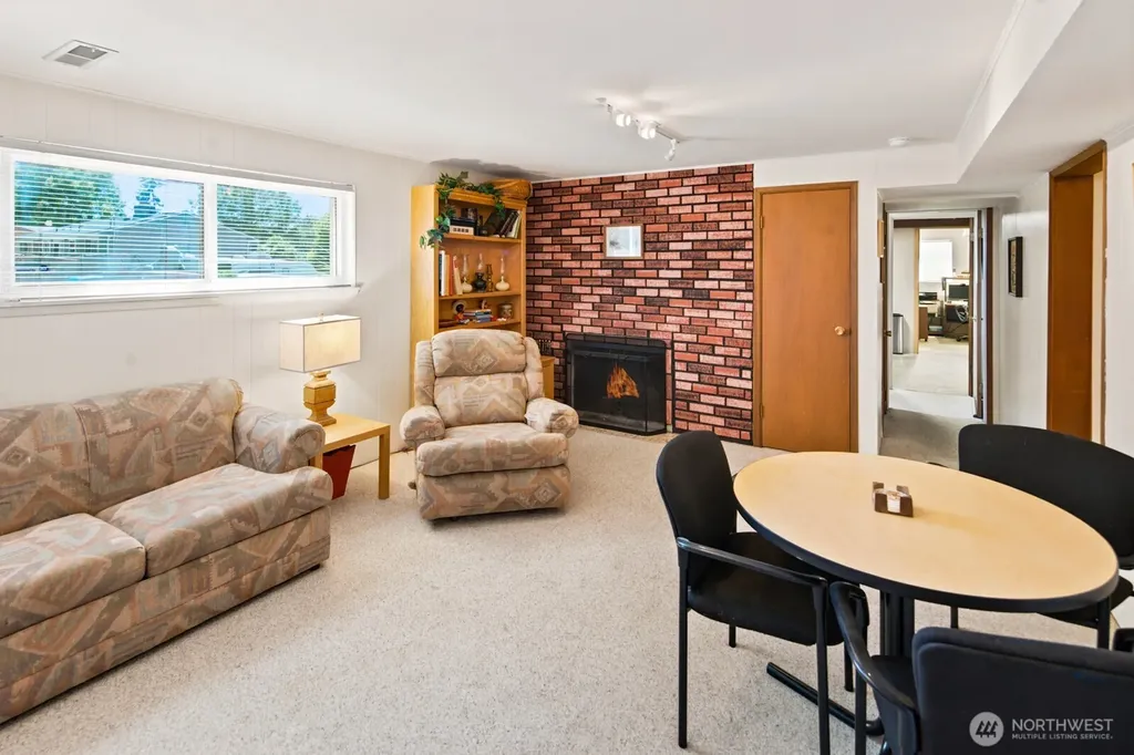 3610 NE 197th Street Lake Forest Park WA 98155
