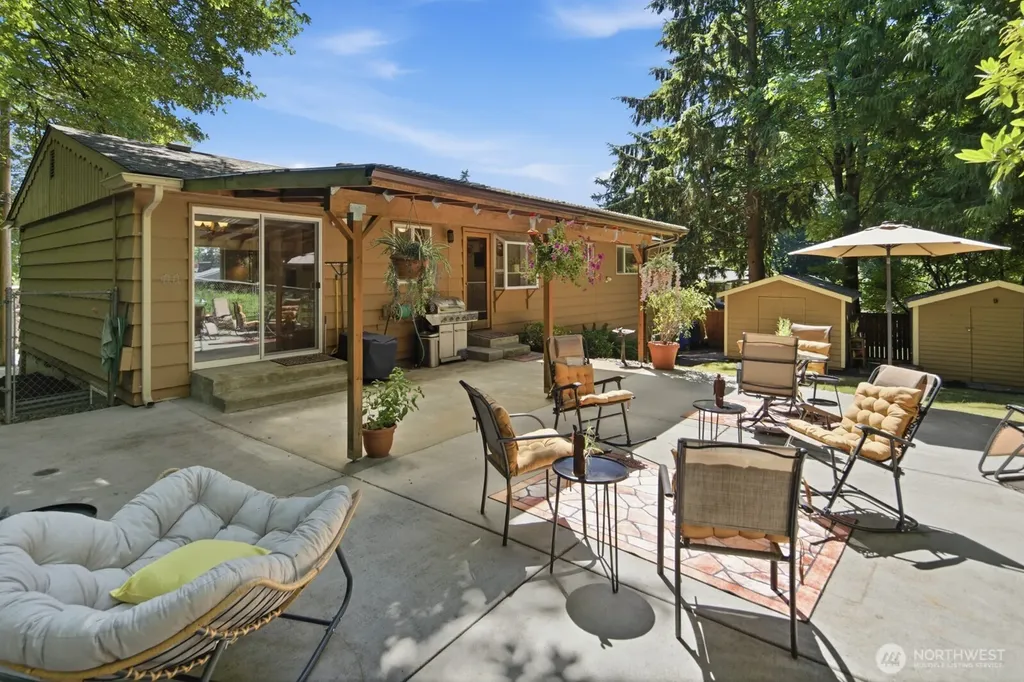 3610 NE 197th Street Lake Forest Park WA 98155