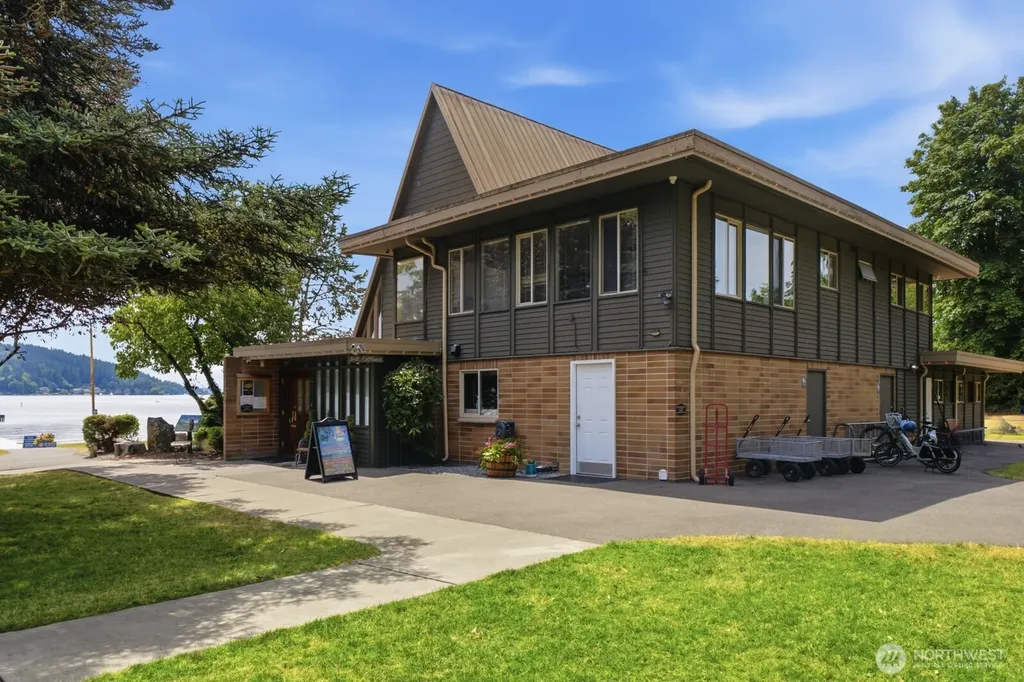 3610 NE 197th Street Lake Forest Park WA 98155
