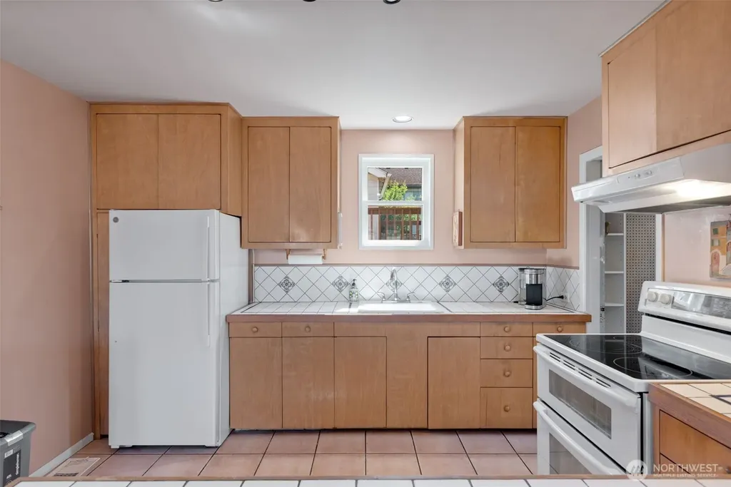 1631 N 54 Street Seattle WA 98103