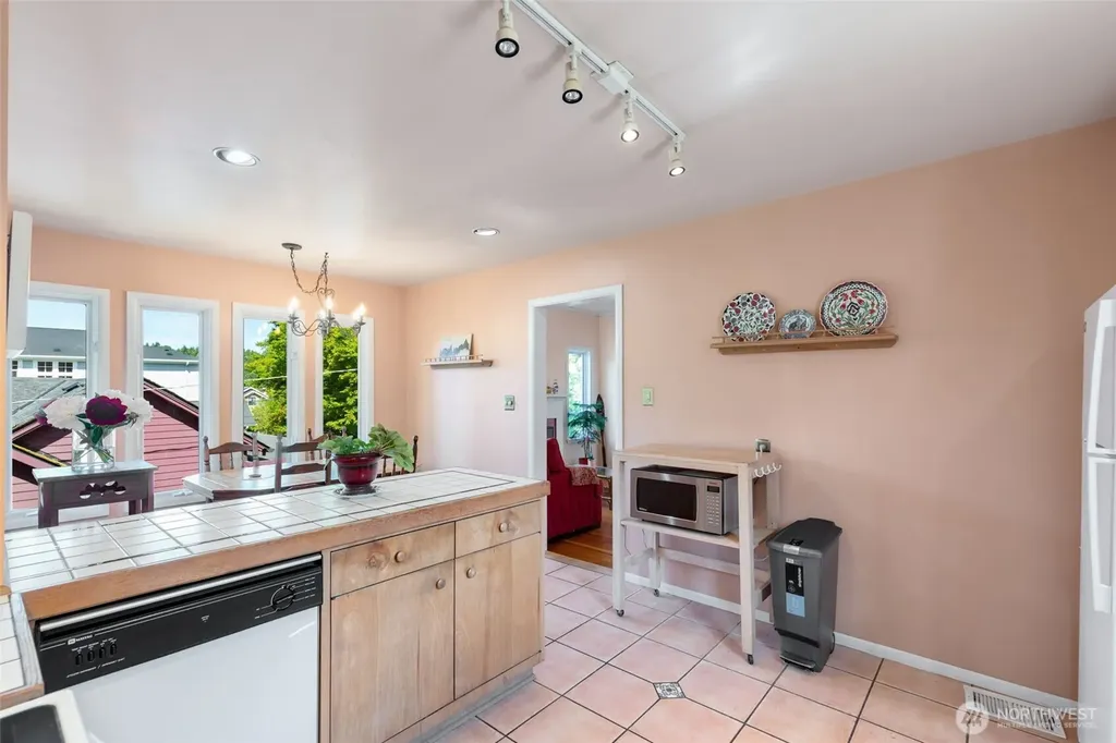 1631 N 54 Street Seattle WA 98103