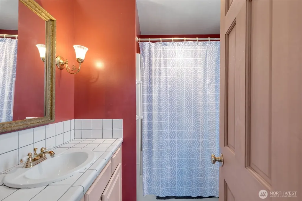 1631 N 54 Street Seattle WA 98103