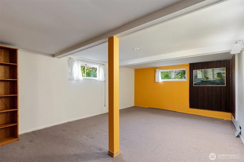 1631 N 54 Street Seattle WA 98103