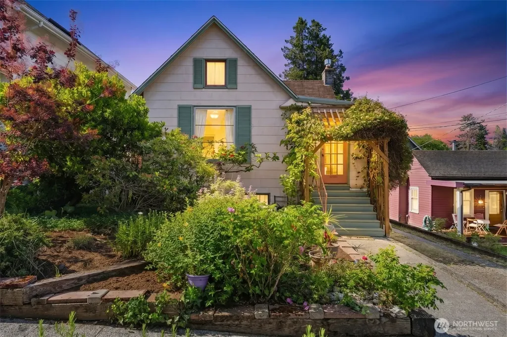 1631 N 54 Street Seattle WA 98103