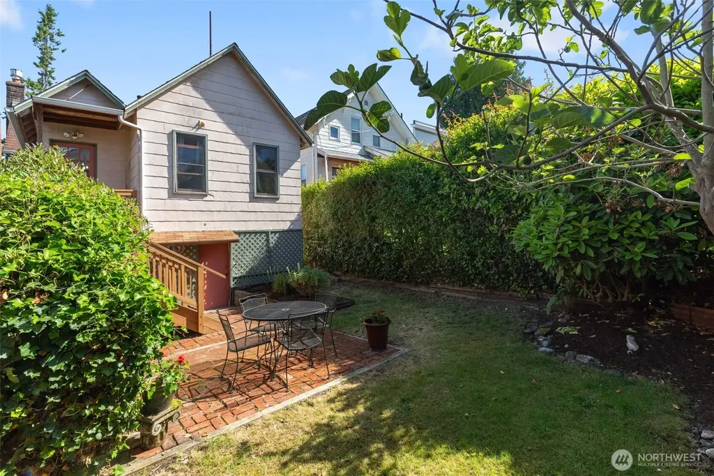 1631 N 54 Street Seattle WA 98103