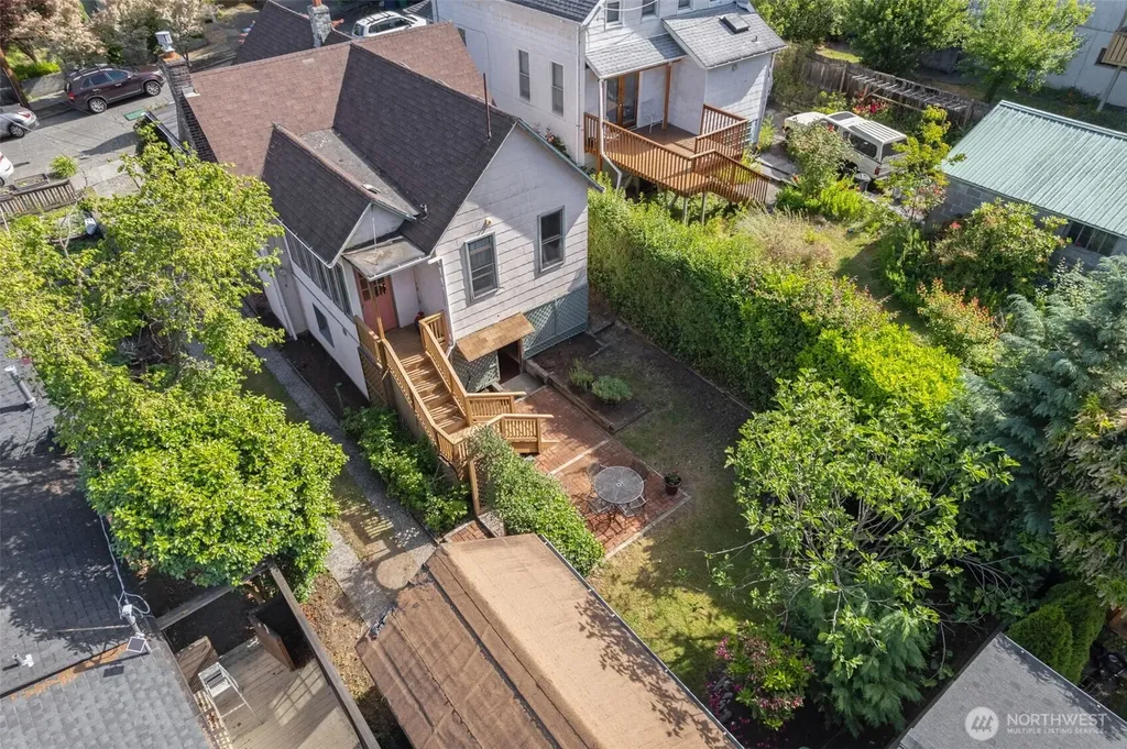 1631 N 54 Street Seattle WA 98103