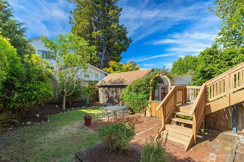 1631 N 54 Street Seattle WA 98103