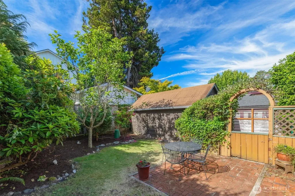 1631 N 54 Street Seattle WA 98103
