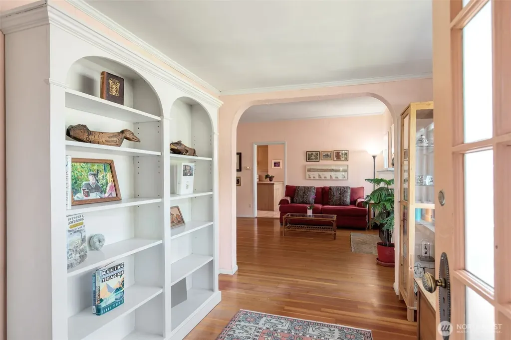 1631 N 54 Street Seattle WA 98103