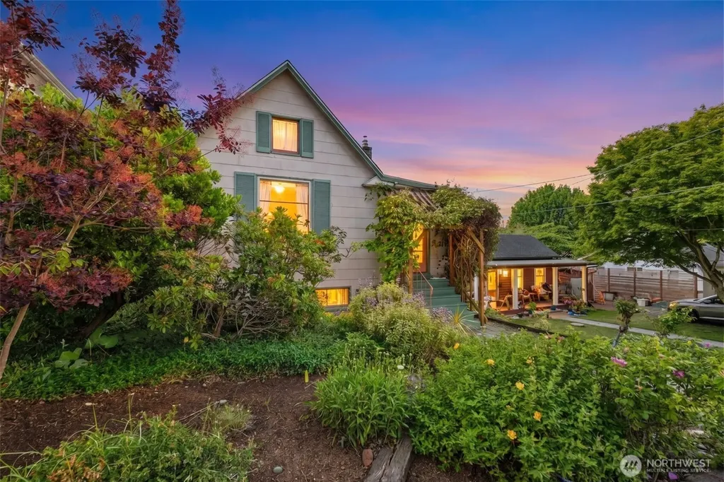 1631 N 54 Street Seattle WA 98103