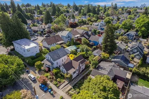 1631 N 54 Street Seattle WA 98103