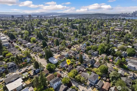 1631 N 54 Street Seattle WA 98103
