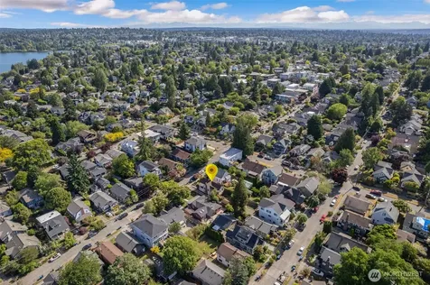 1631 N 54 Street Seattle WA 98103
