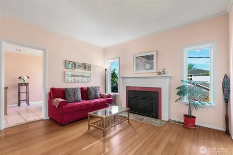 1631 N 54 Street Seattle WA 98103