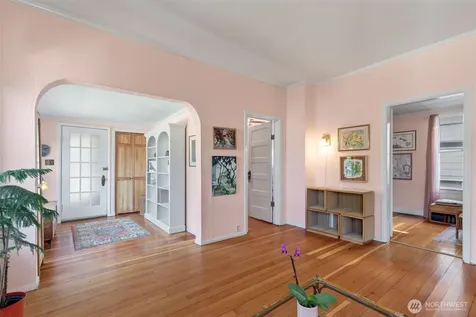 1631 N 54 Street Seattle WA 98103