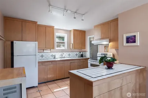 1631 N 54 Street Seattle WA 98103