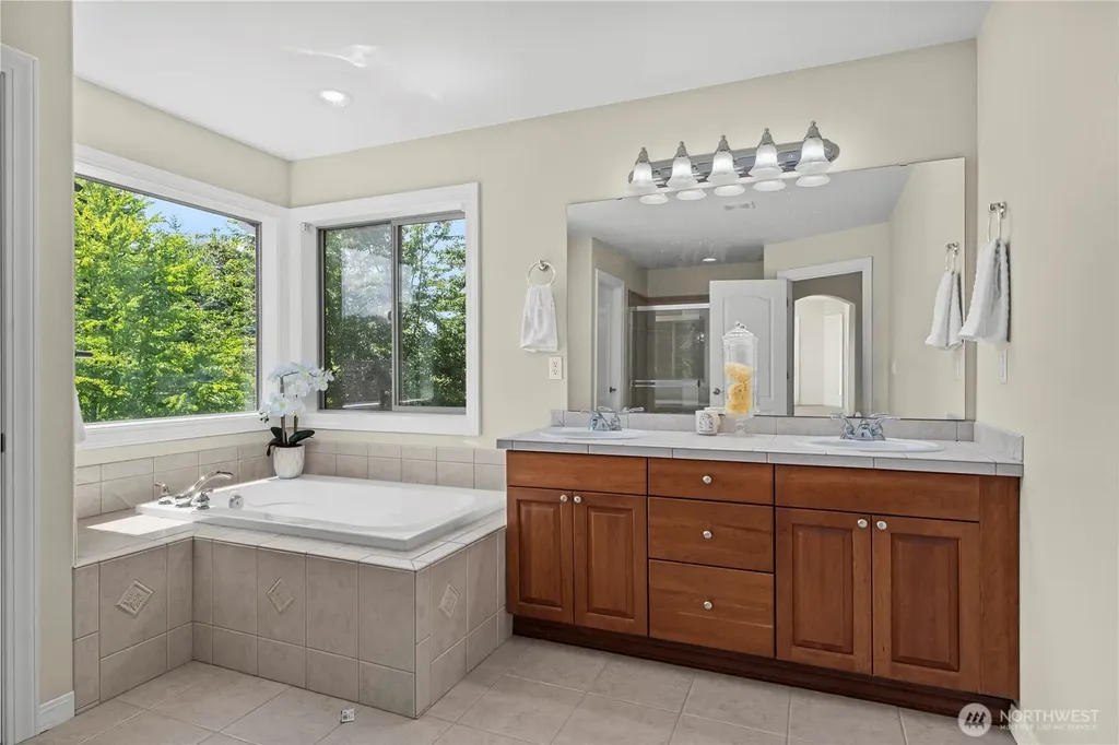 810 195th Avenue E Lake Tapps WA 98391