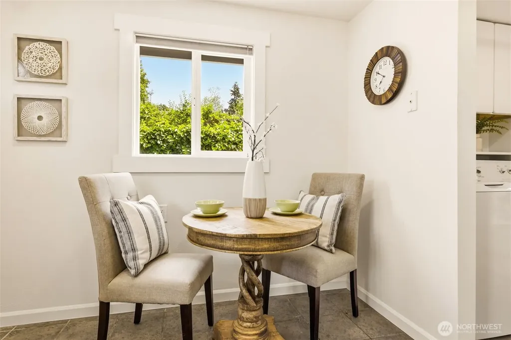 2722 NE Blakeley Street Seattle WA 98105
