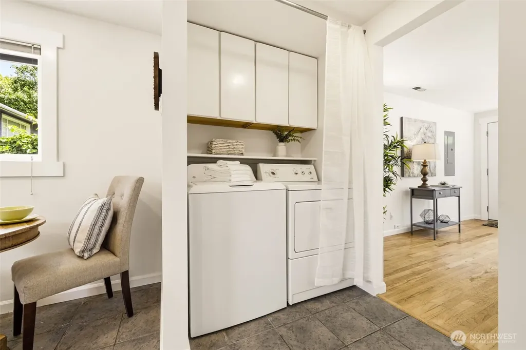 2722 NE Blakeley Street Seattle WA 98105